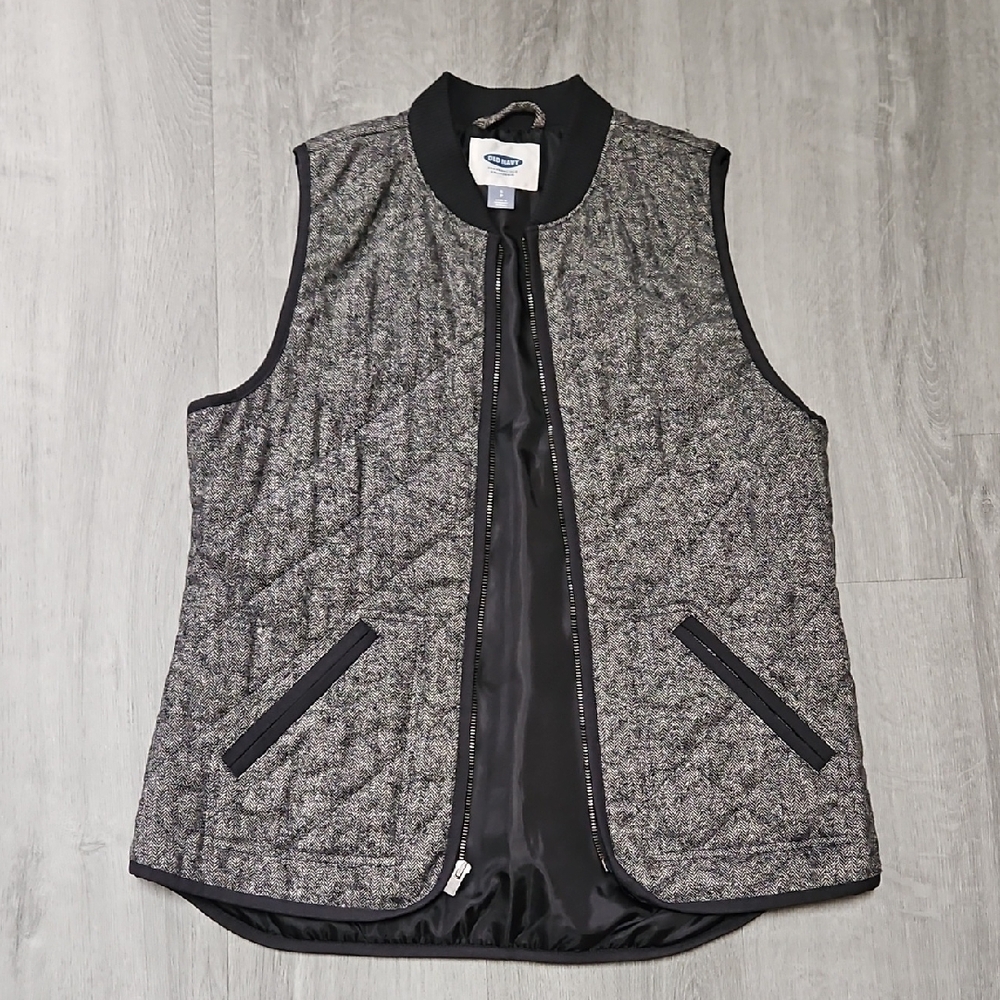 Old Navy Black and Gray Quilted Vest